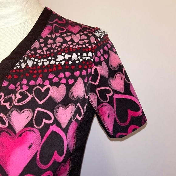 Healing Hands Pink & Black Hearts Medical Tunic Top Women’s XS - Picture 3 of 9